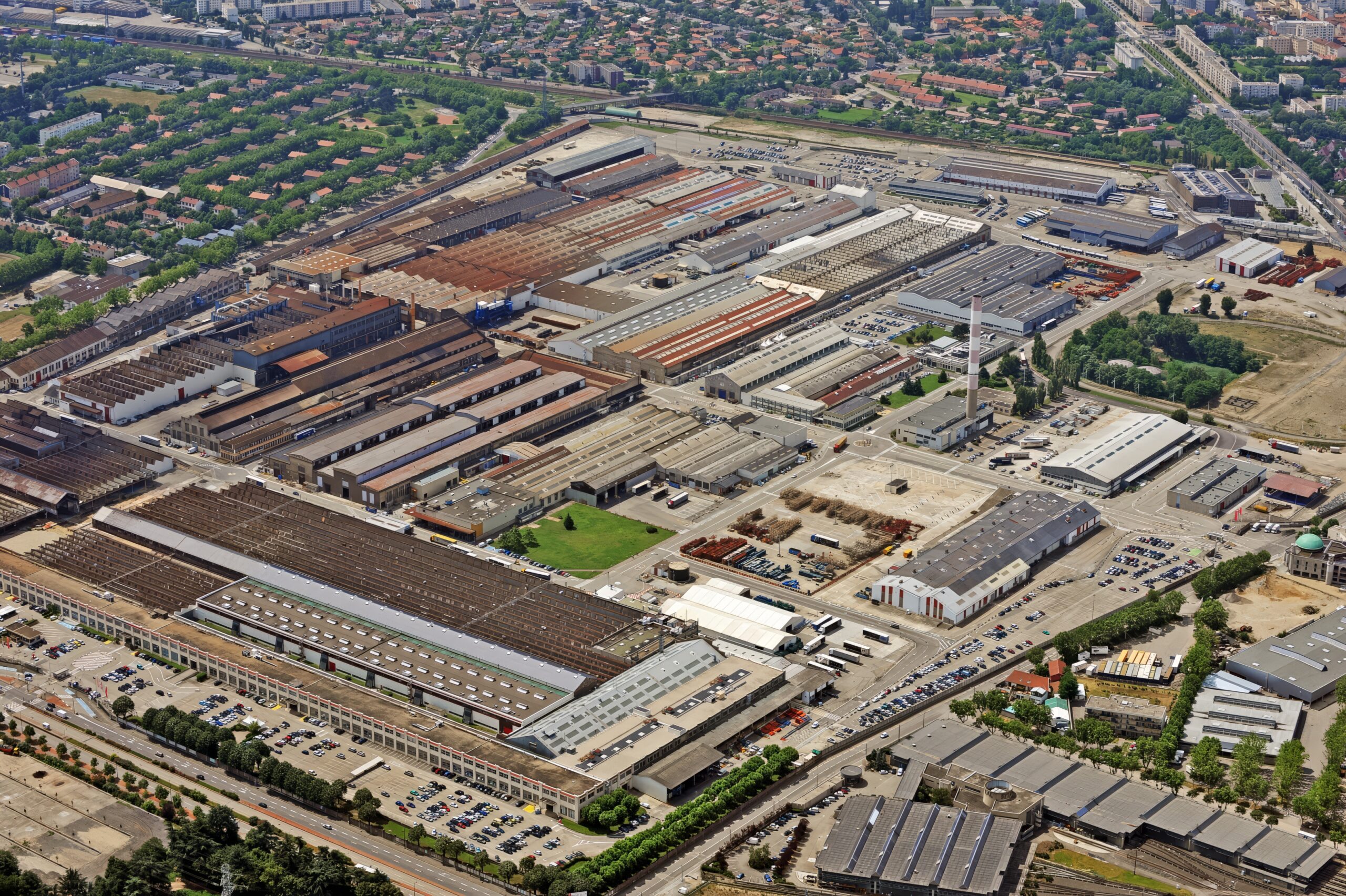 PLATEFORME LOGISTIQUE à Saint-Priest. VOLVO GROUPE