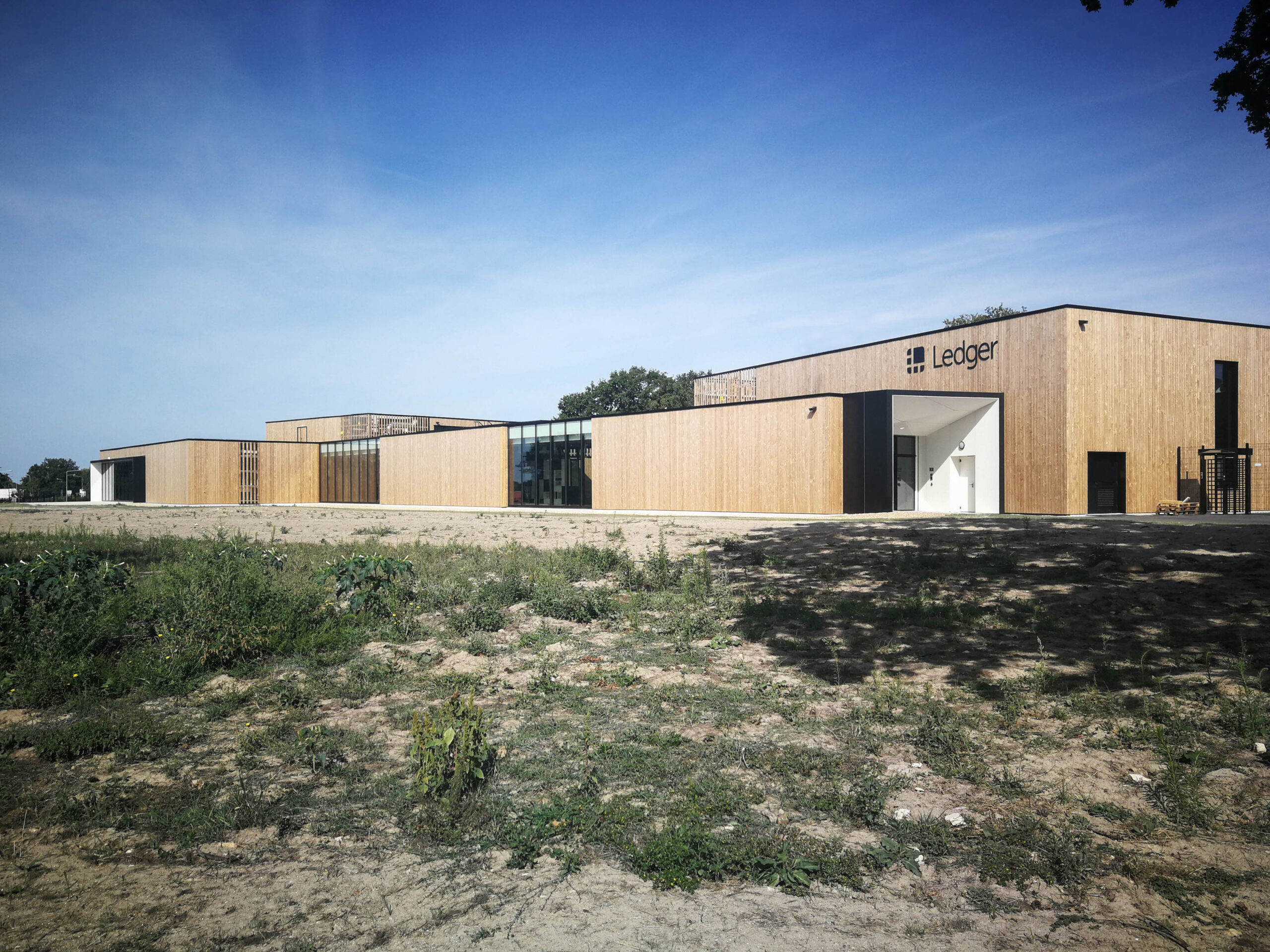 BATIMENT DE BUREAUX ET ATELIERS à Vierzon. LEDGER