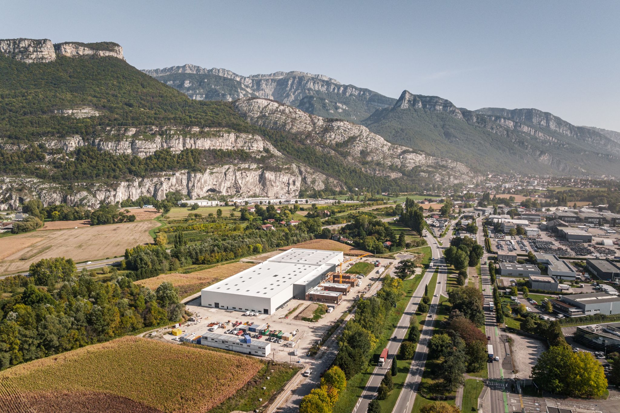 BATIMENT DE BUREAUX ET LABORATOIRES à Voreppe. ARAYMOND
